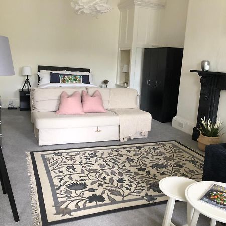 Grosvenor Place Spacious Studio Apartment Бат Екстериор снимка