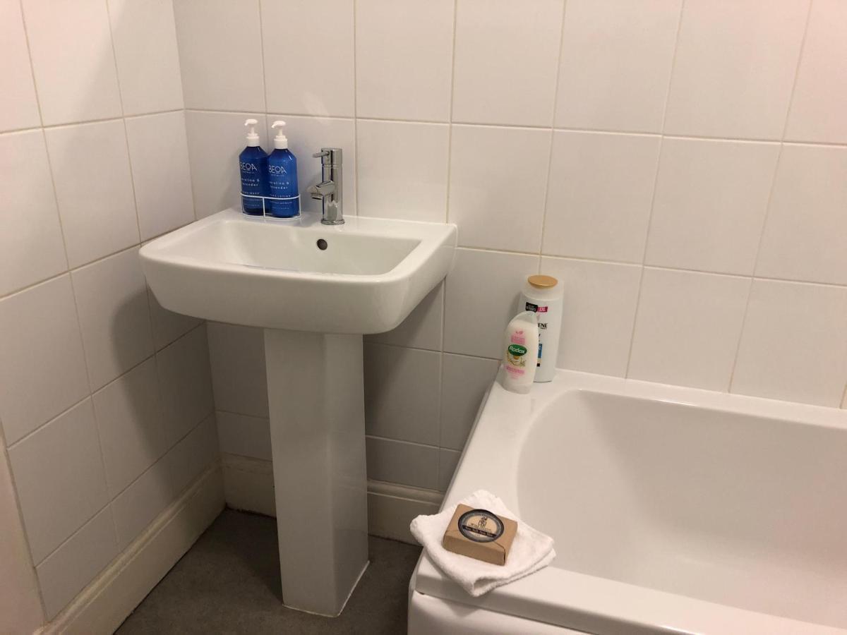 Grosvenor Place Spacious Studio Apartment Бат Екстериор снимка
