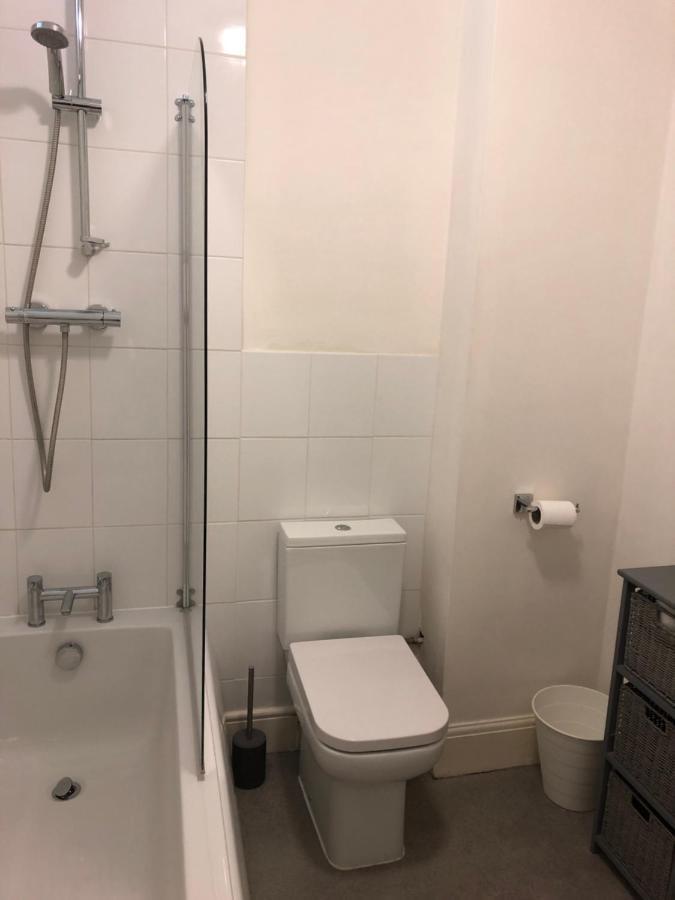 Grosvenor Place Spacious Studio Apartment Бат Екстериор снимка