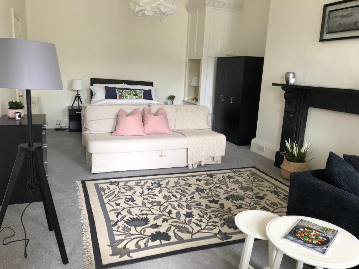 Grosvenor Place Spacious Studio Apartment Бат Екстериор снимка